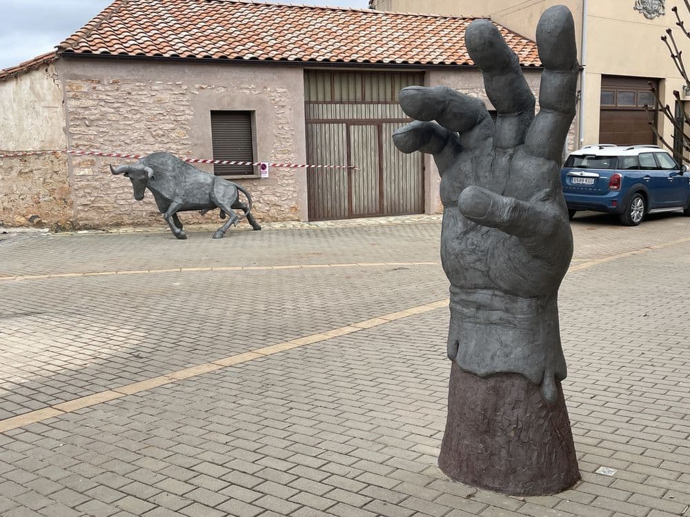 Escultura "La Mano"