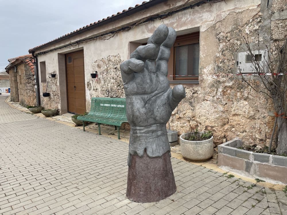 Escultura "La Mano"