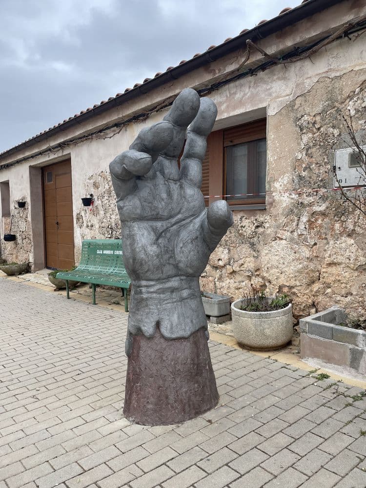 Escultura "La Mano"