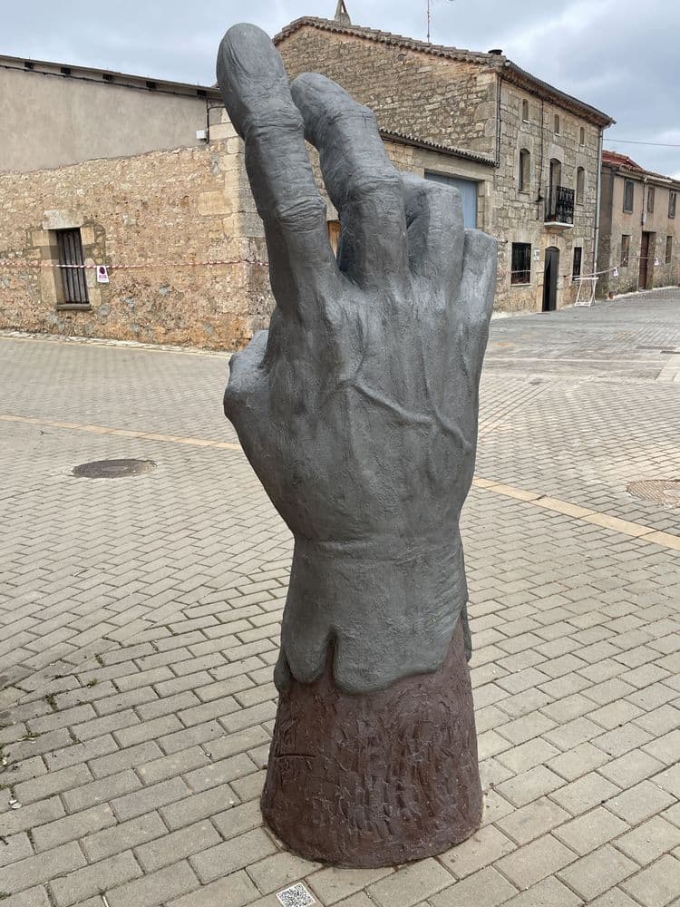 Escultura "La Mano"