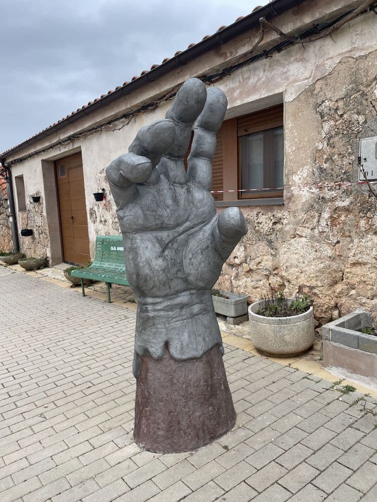 Escultura "La Mano"