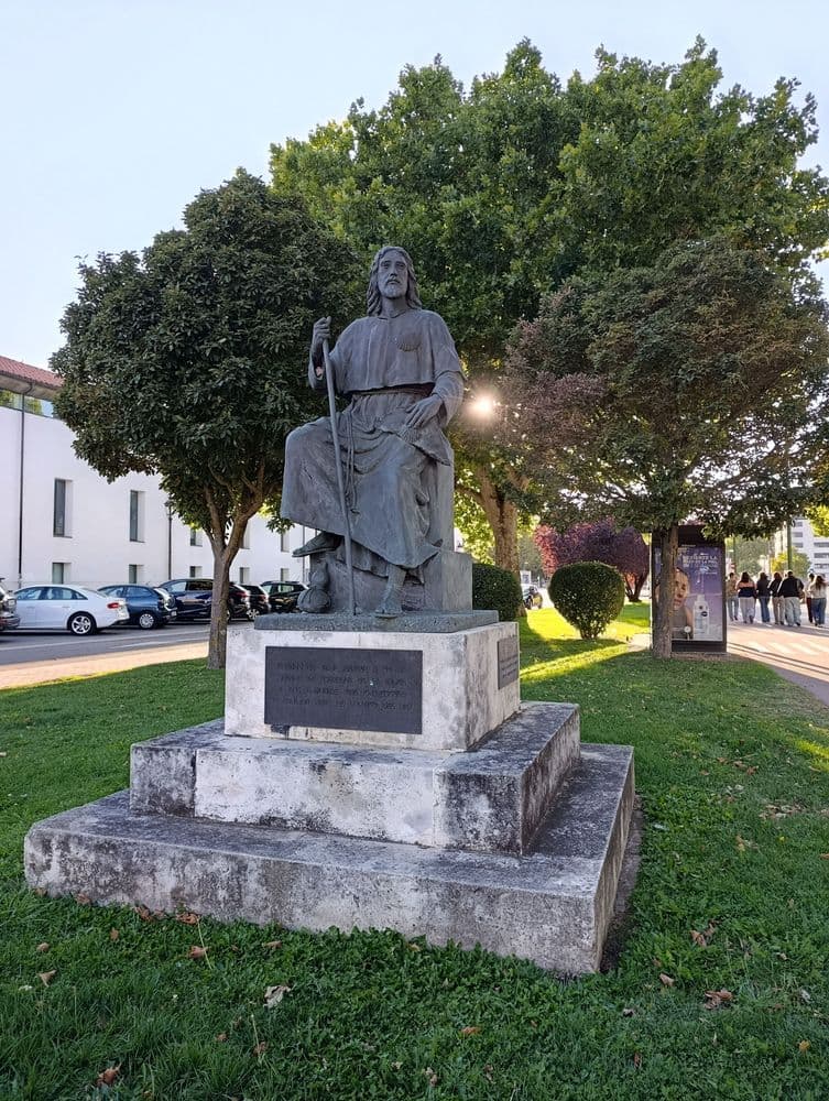 Estatua homenaje al Peregrino