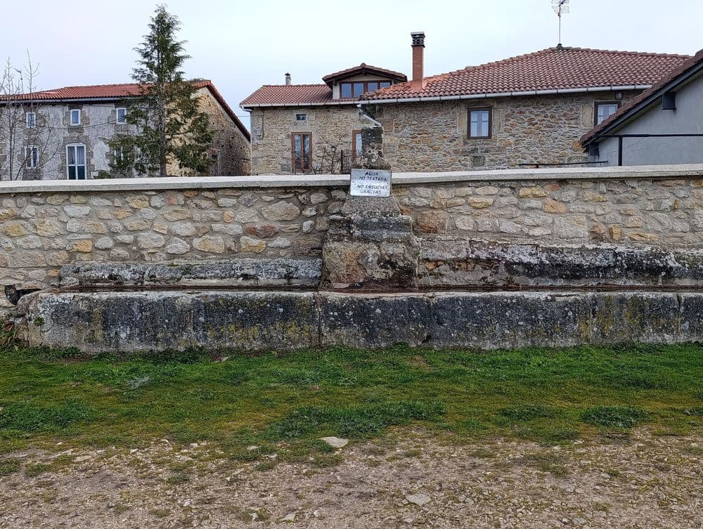 Fuente-Abrevadero de Bricia