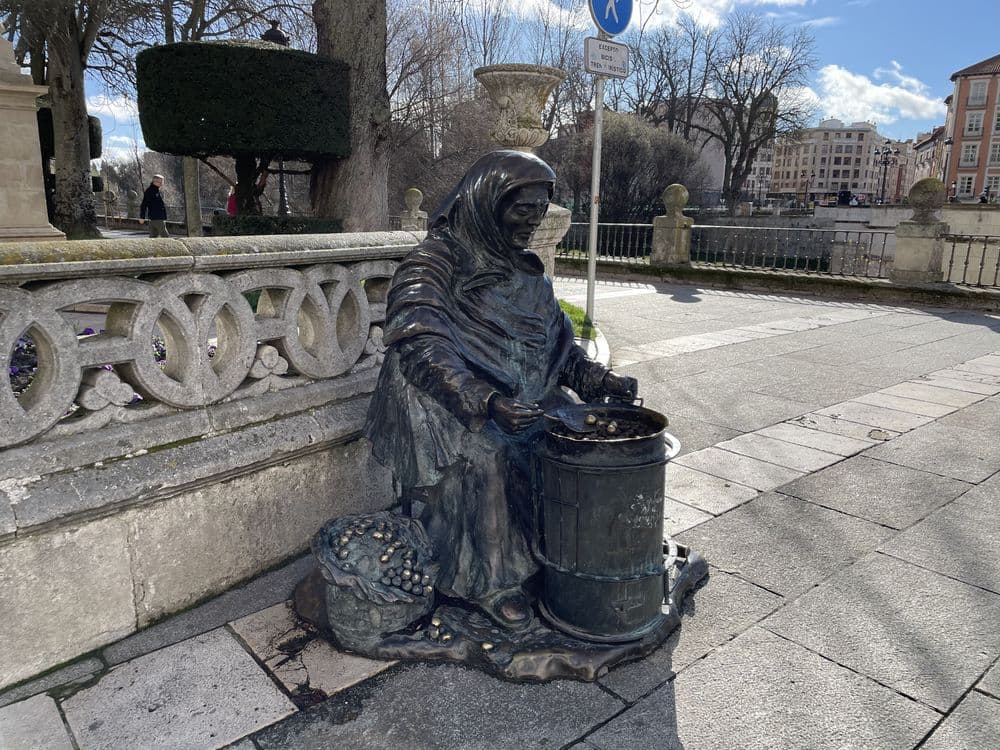 Estatua de la Castañera