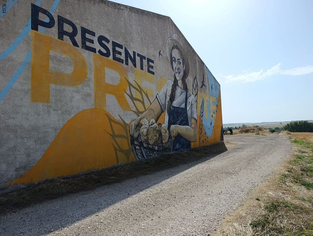 Mural "PRESENTE" de Villangómez