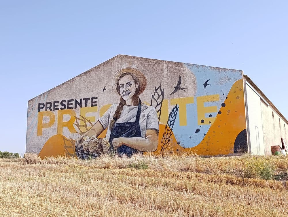 Mural "PRESENTE" de Villangómez