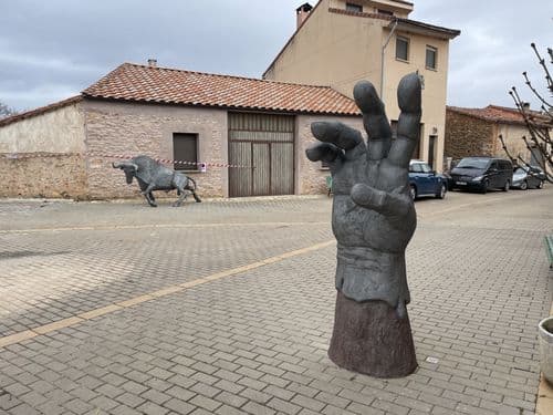 Escultura "La Mano"