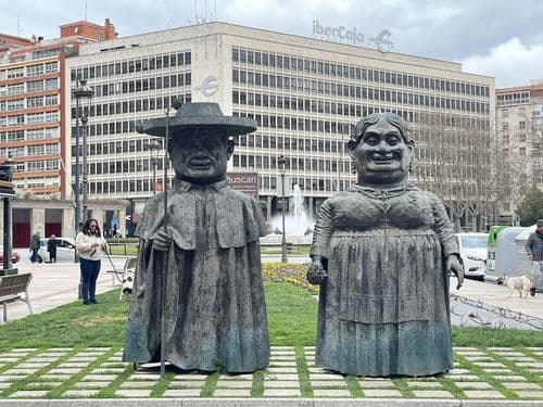 Esculturas de Los Gigantillos