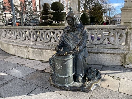 Estatua de la Castañera