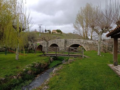 Puente Medieval de Los Ausines