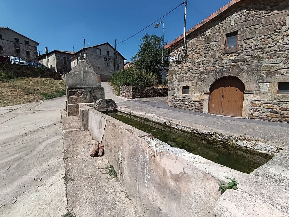 Conjunto de Fuente y Lavadero de Tolbaños de Abajo