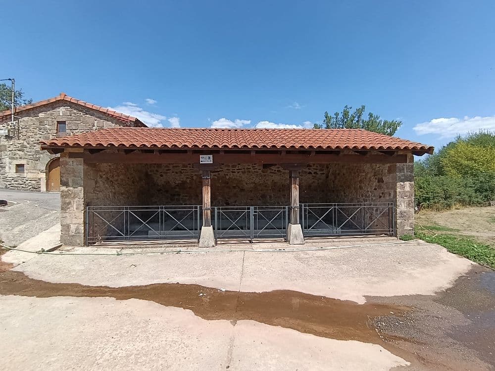 Conjunto de Fuente y Lavadero de Tolbaños de Abajo
