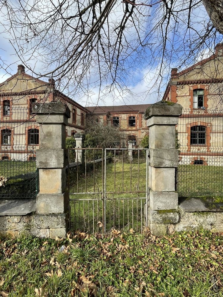 Escuelas Cristalera Española en Arija