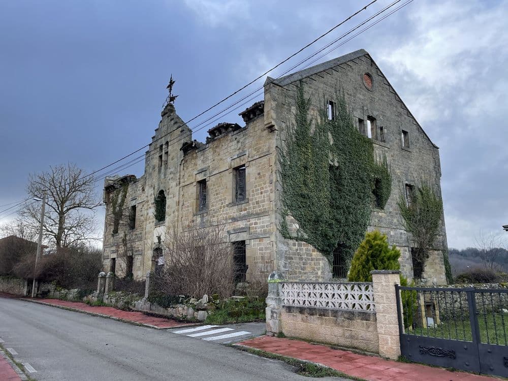 Escuelas de León de Argüeso en Arija