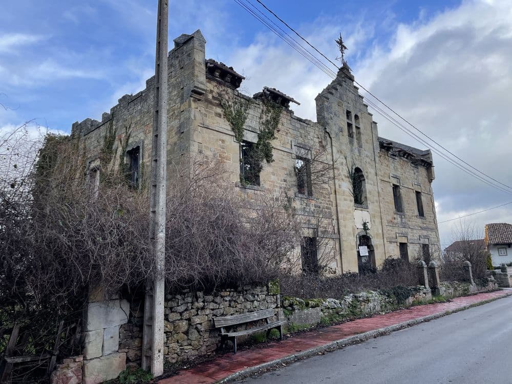 Escuelas de León de Argüeso en Arija