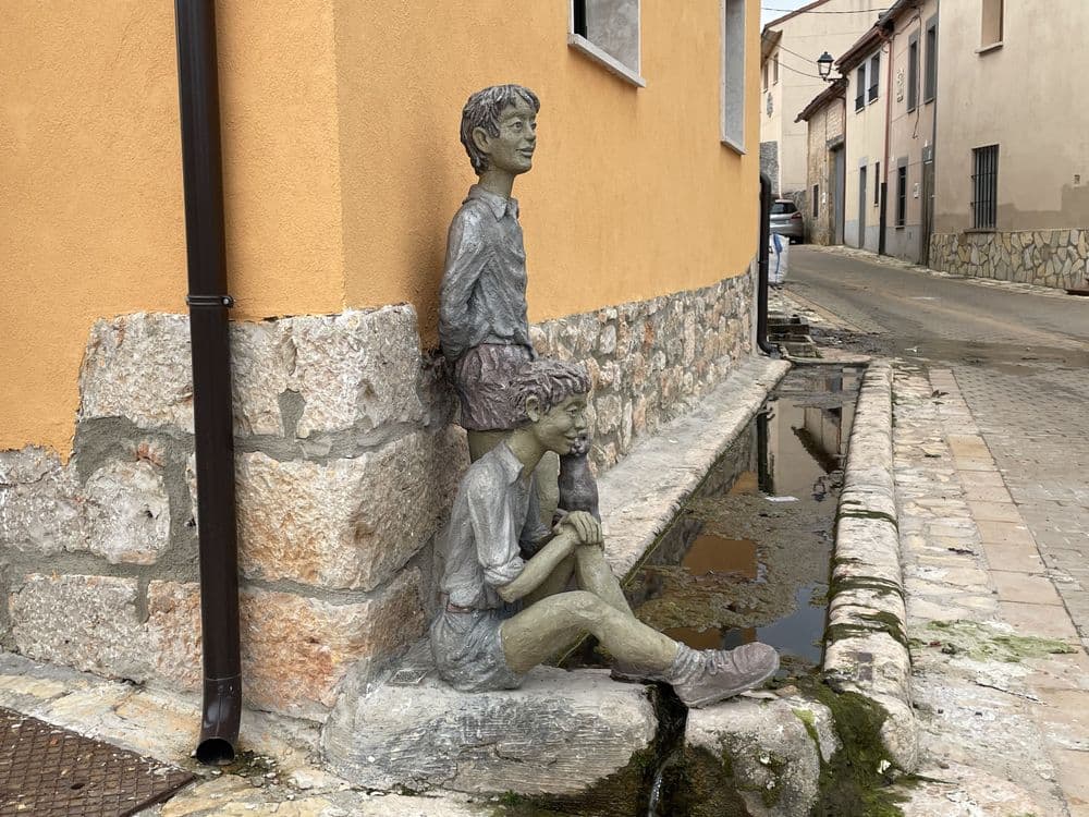 Escultura "Los niños del pilón"