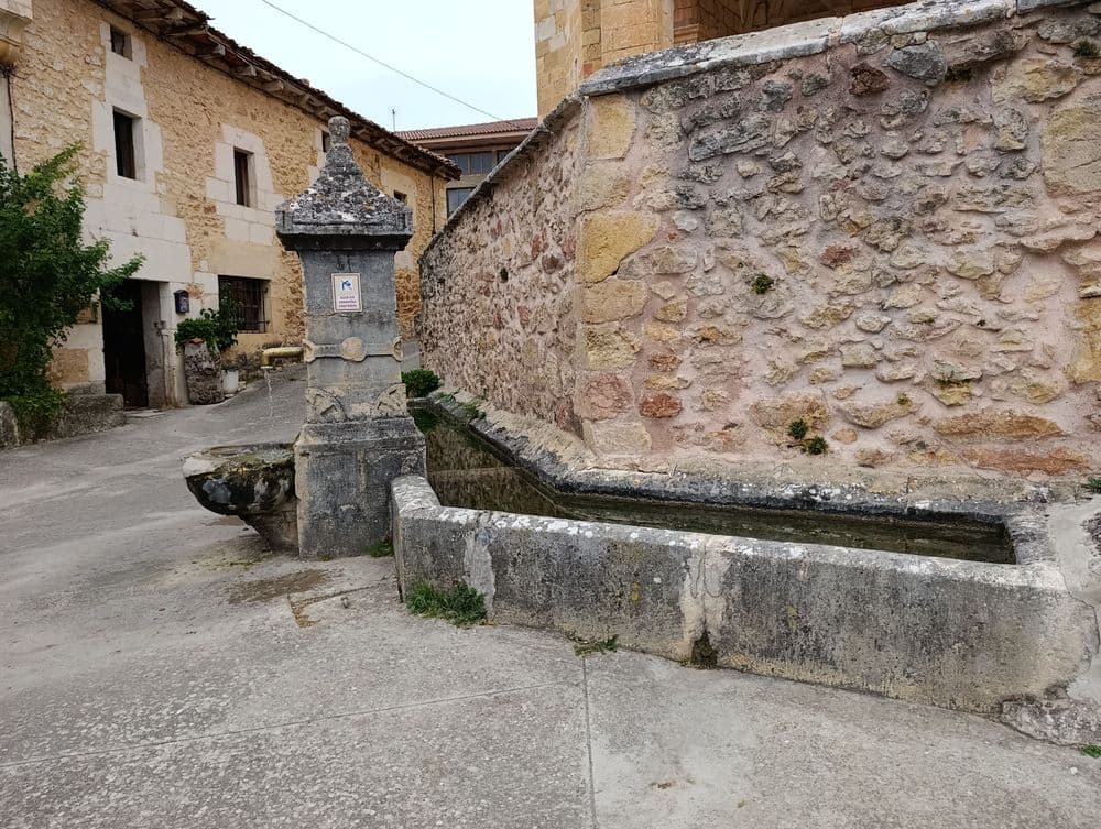Fuente de la Plaza de la Iglesia en Ahedo del Butrón