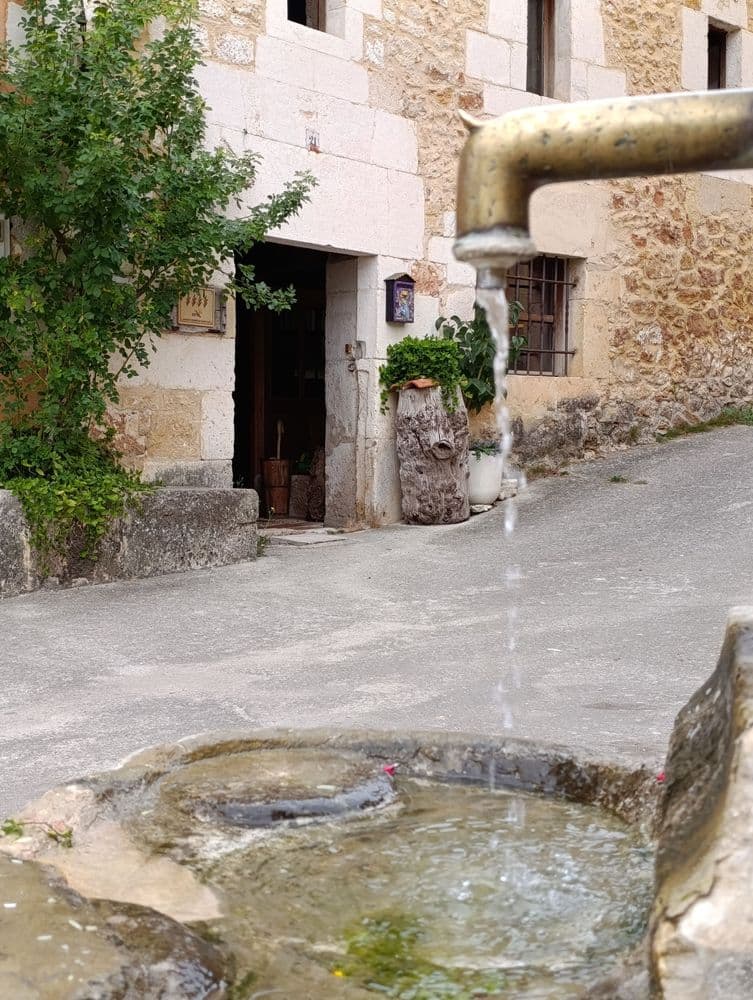 Fuente de la Plaza de la Iglesia en Ahedo del Butrón