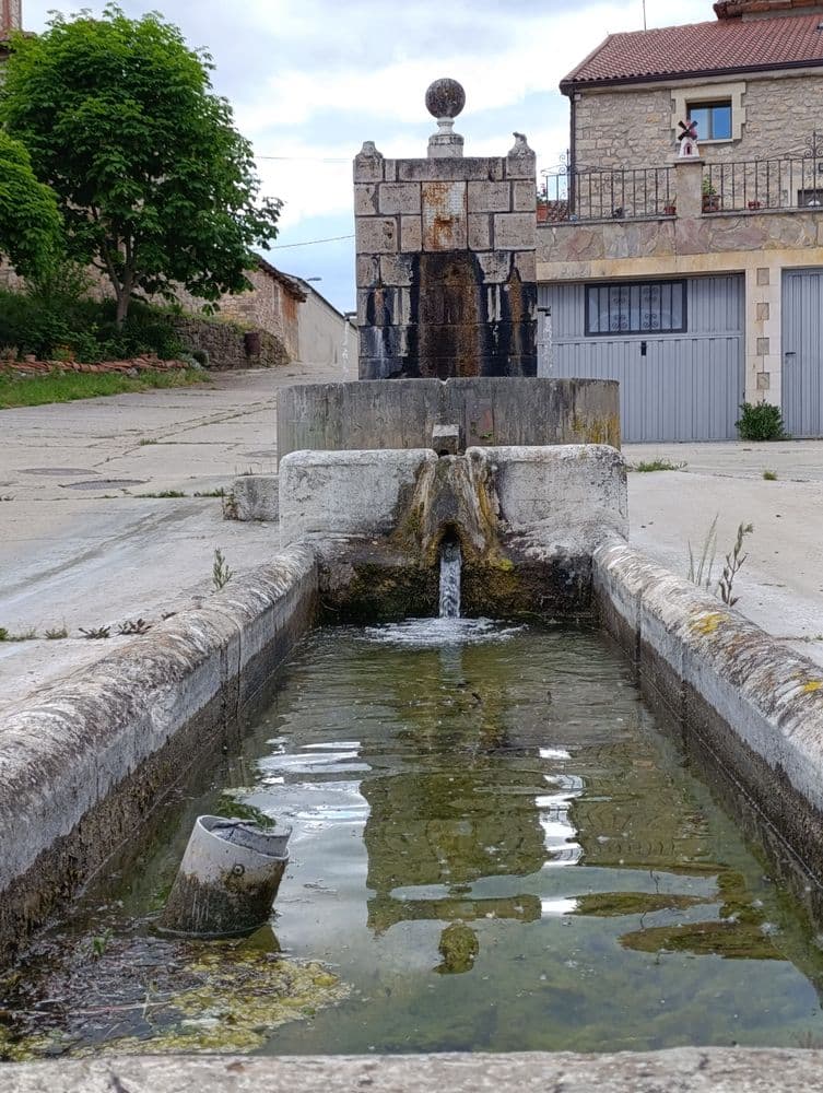 Fuente y abrevadero de La Piedra