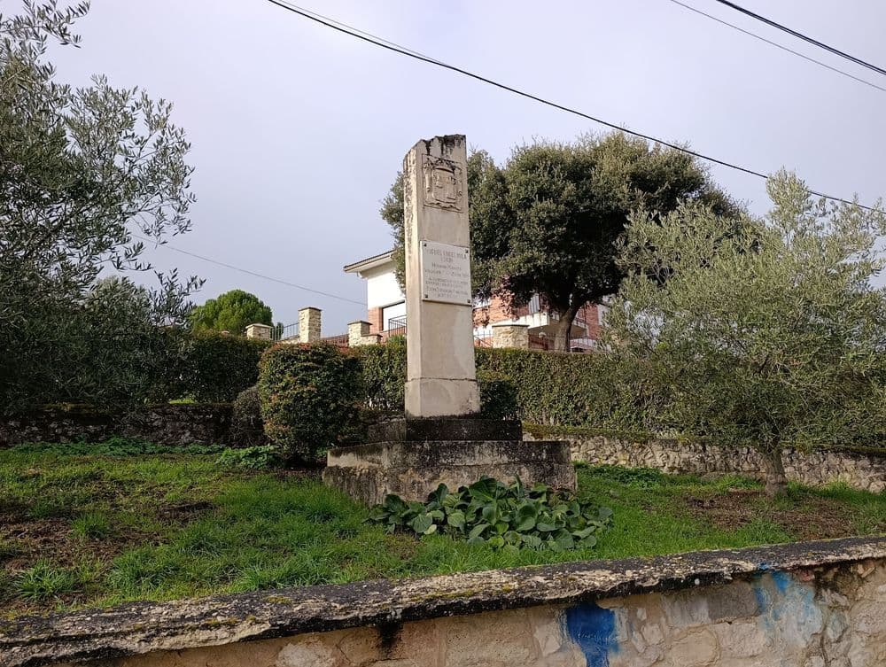 Monolito dedicado a Miguel Ángel Isla Lucio