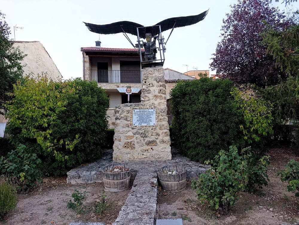 Monumento dedicado a Diego Marín Aguilera