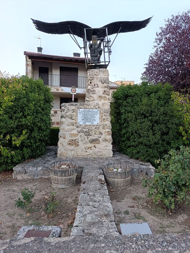 Monumento dedicado a Diego Marín Aguilera