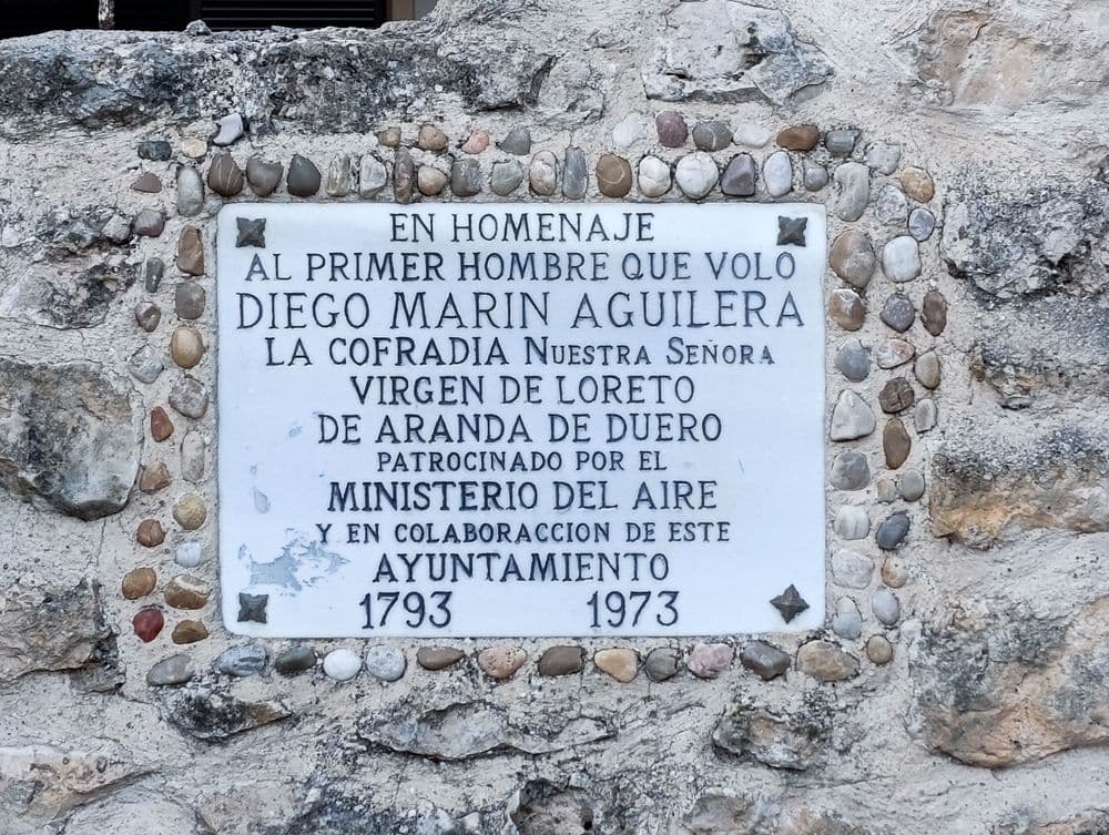 Monumento dedicado a Diego Marín Aguilera