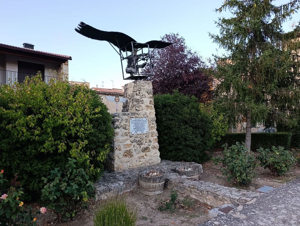 Monumento dedicado a Diego Marín Aguilera