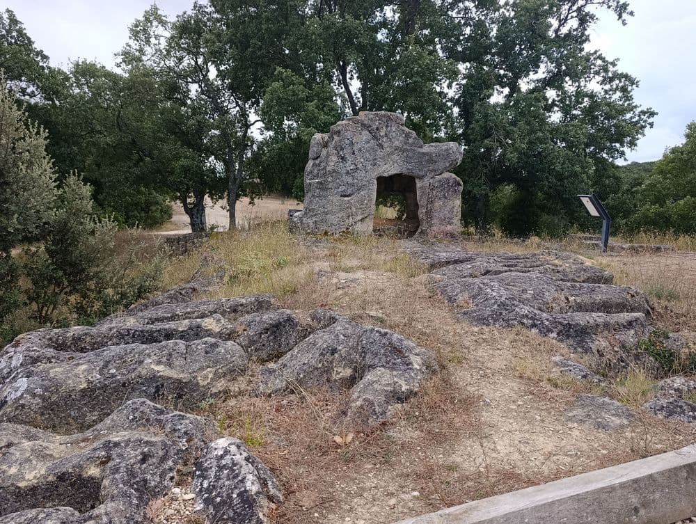 Necrópolis de Santa María de Tejuela