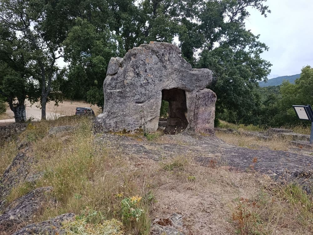 Necrópolis de Santa María de Tejuela