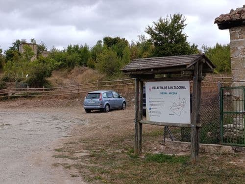 Aparcamiento y Zona de descanso