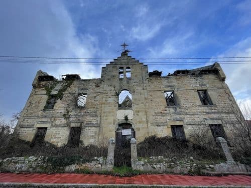 Escuelas de León de Argüeso en Arija