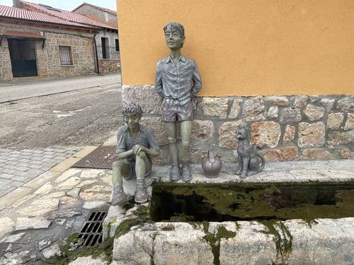 Escultura "Los niños del pilón"