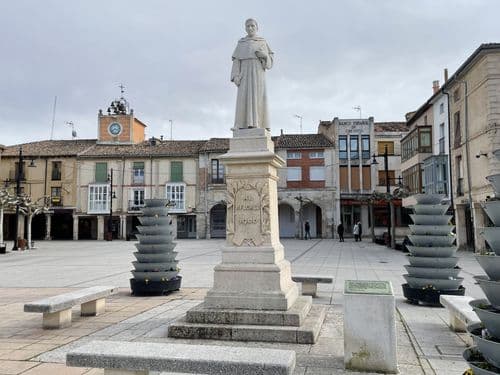 Estatua del Padre Enrique Flórez