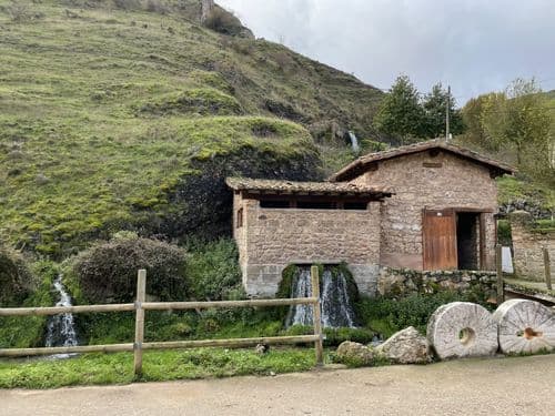 Molino y lavadero de Puras de Villafranca