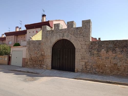 Muralla y Puerta del Patio del Palacio Episcopal