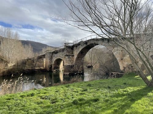 Puente medieval de Villanueva-Rampalay