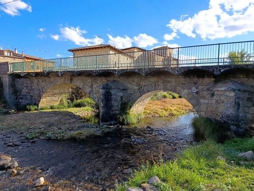 Puente sobre el Río Pedroso