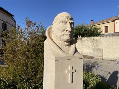 Estatua al Cardenal Cisneros